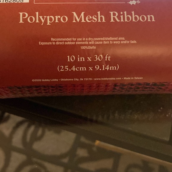 Four new rolls of polypro buffalo plaid mesh ribbon - Picture 2 of 2